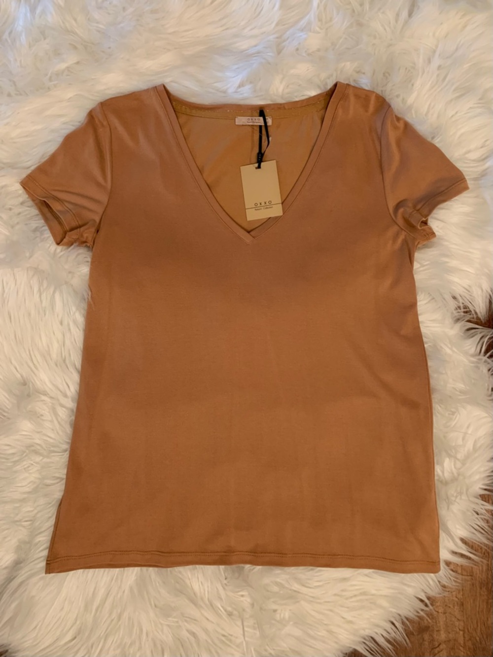 OXXO NWT Vneck Tee Shirt Short Sleeve Sz Medium Ice Mocha (Pumpkin) Modal Poly